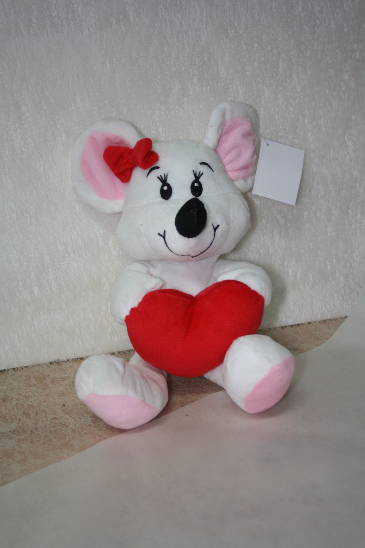 Cuddly mouse with heart, 23cm, in white and grey