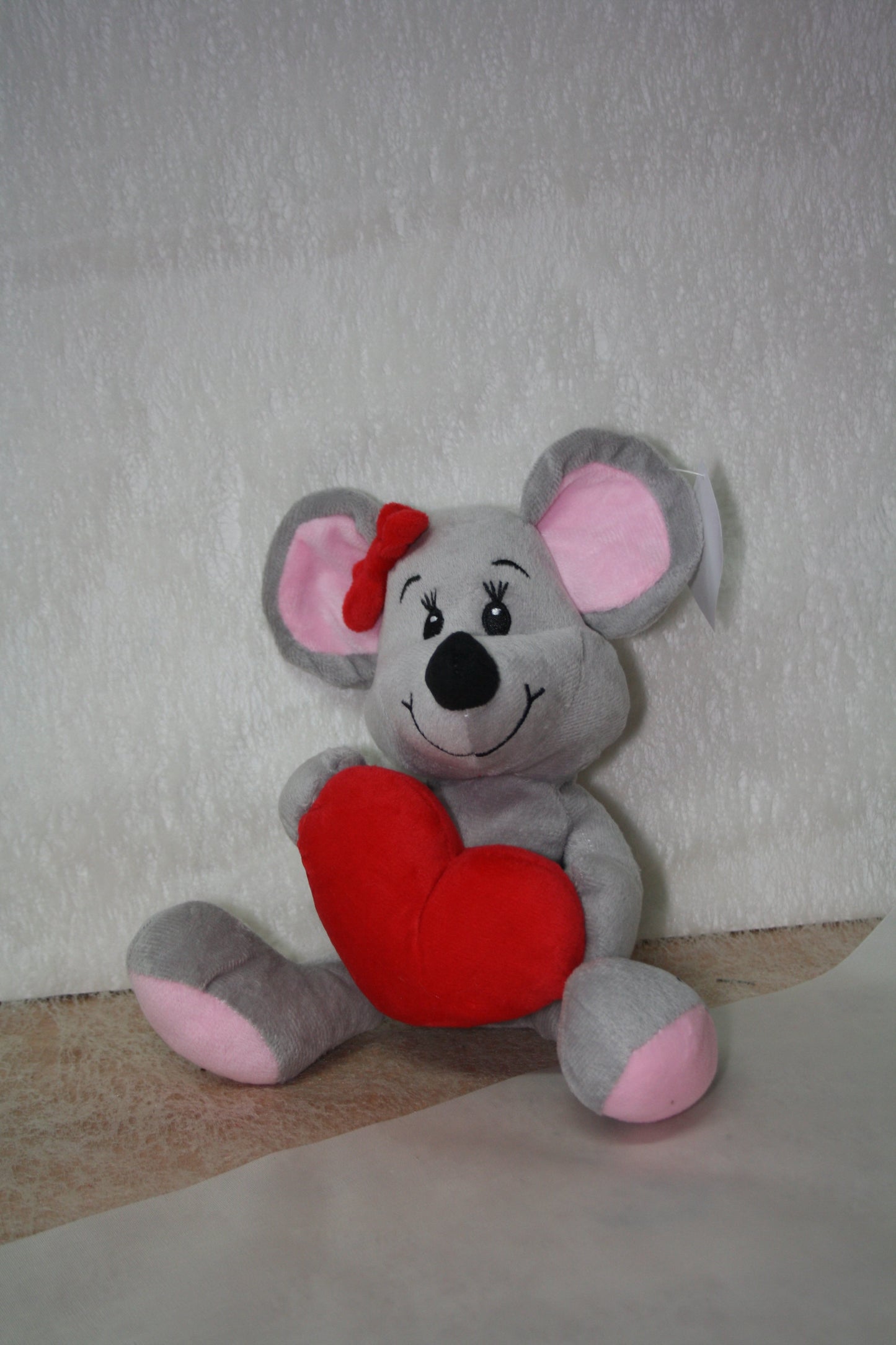 Cuddly mouse with heart, 23cm, in white and grey