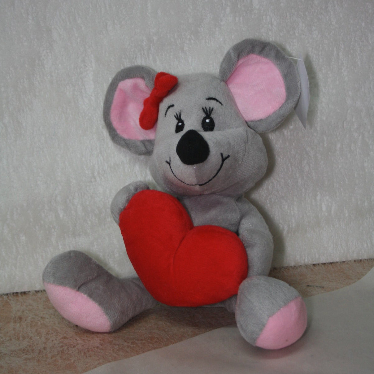 Cuddly mouse with heart, 23cm, in white and grey